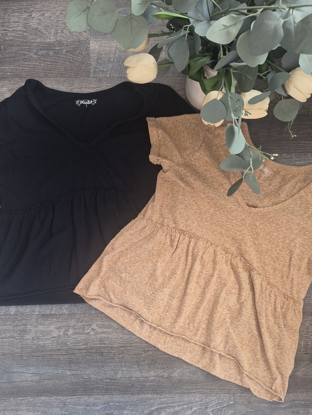 Mudd V-Neck Short Sleeve Peplum Top - Black & Camel Small